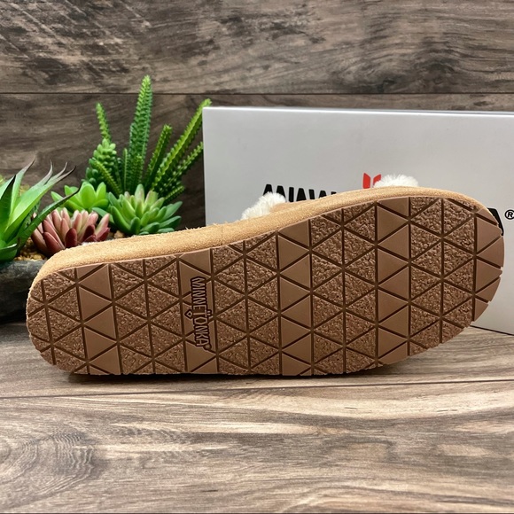 ❌SOLD❌NIB Minnetonka Sunflower Faux Fur Suede Slipper - Picture 8 of 12